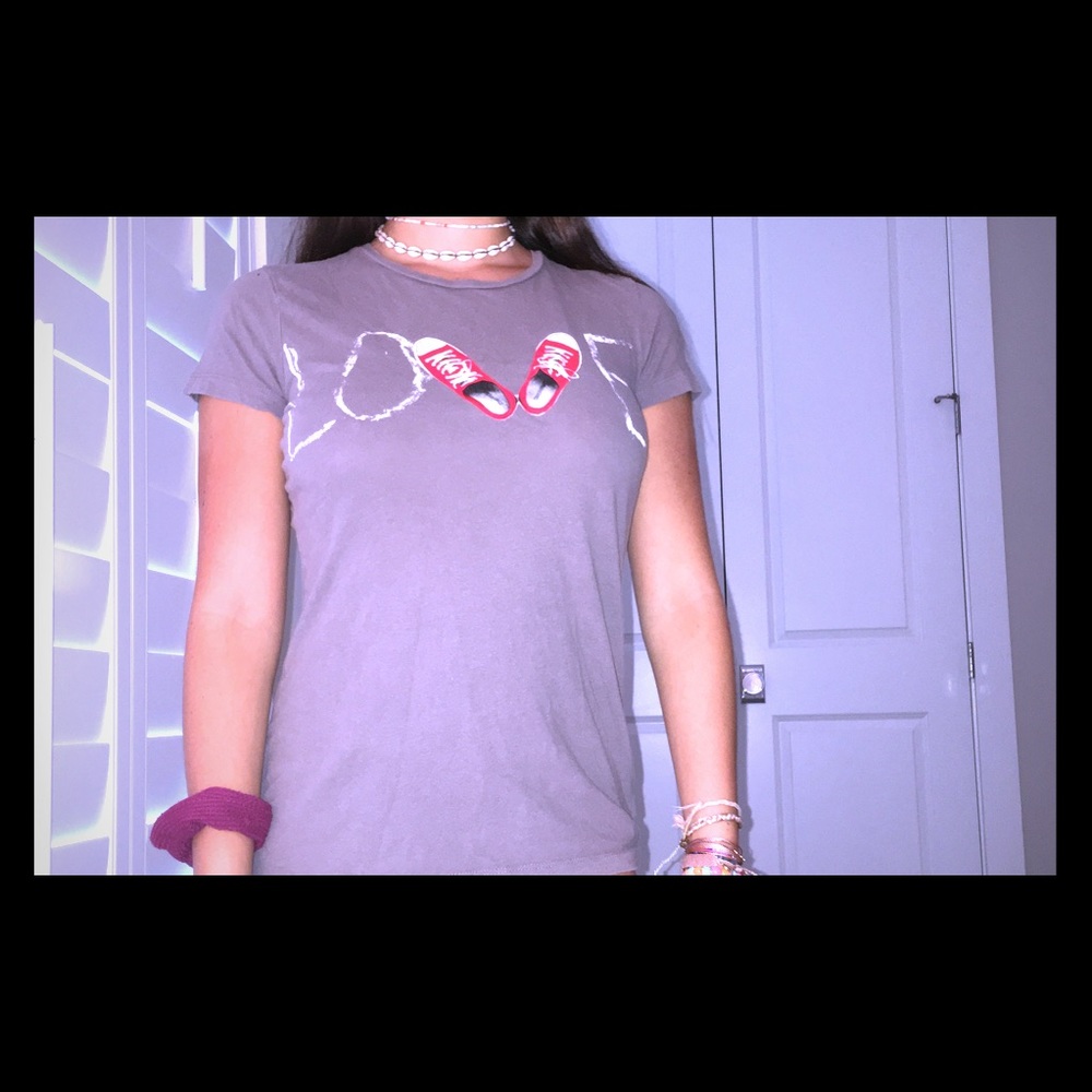 Throw on tee !